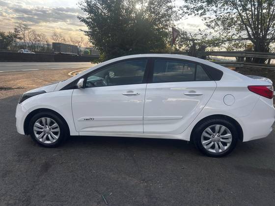 HYUNDAI HB20S 1.0 COMFORT PLUS 12V FLEX 4P MANUAL